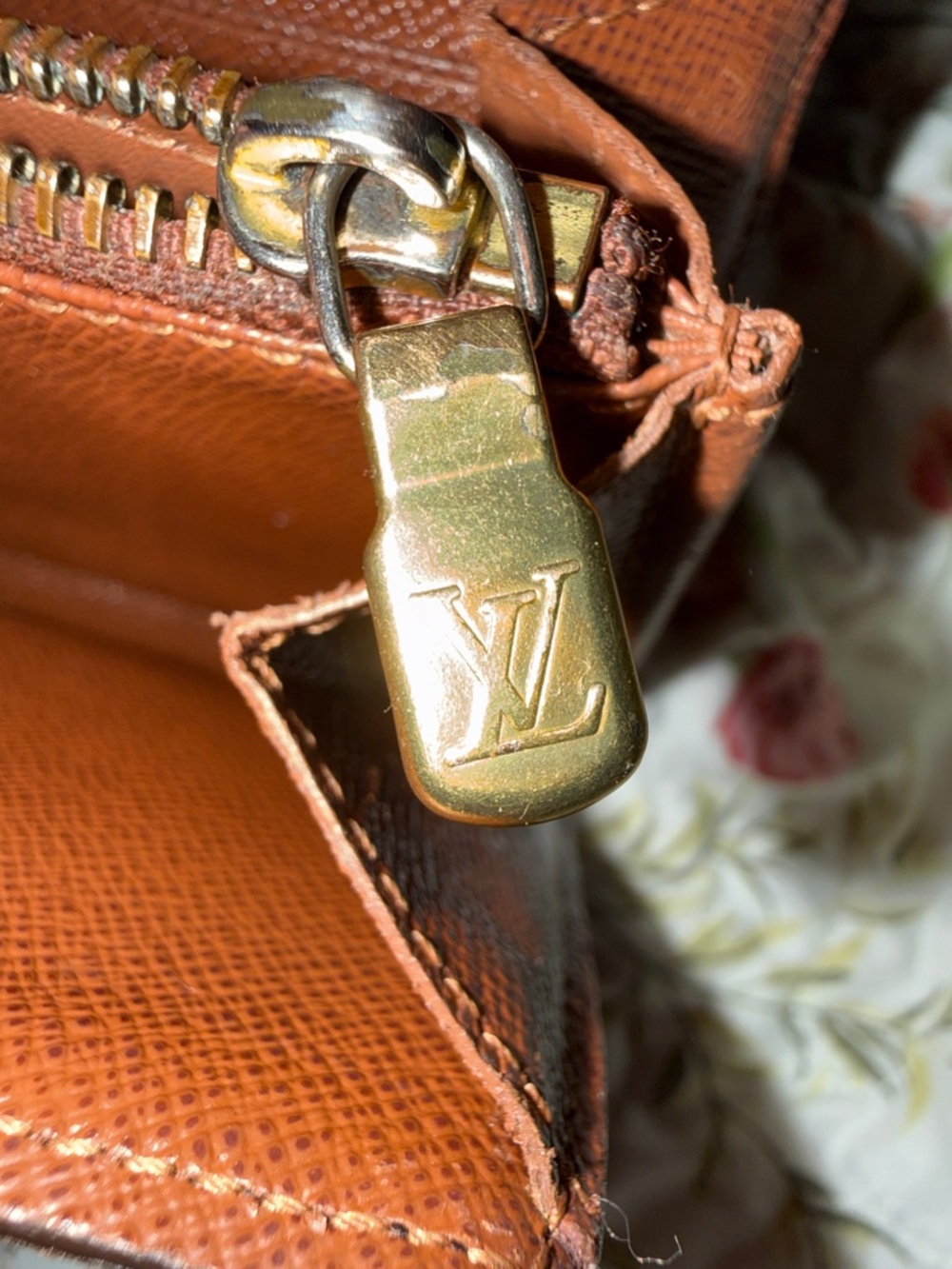 Louis Vuitton Monogram Canvas Vintage Sarah Wallet in Brown - Picture 9 of 9